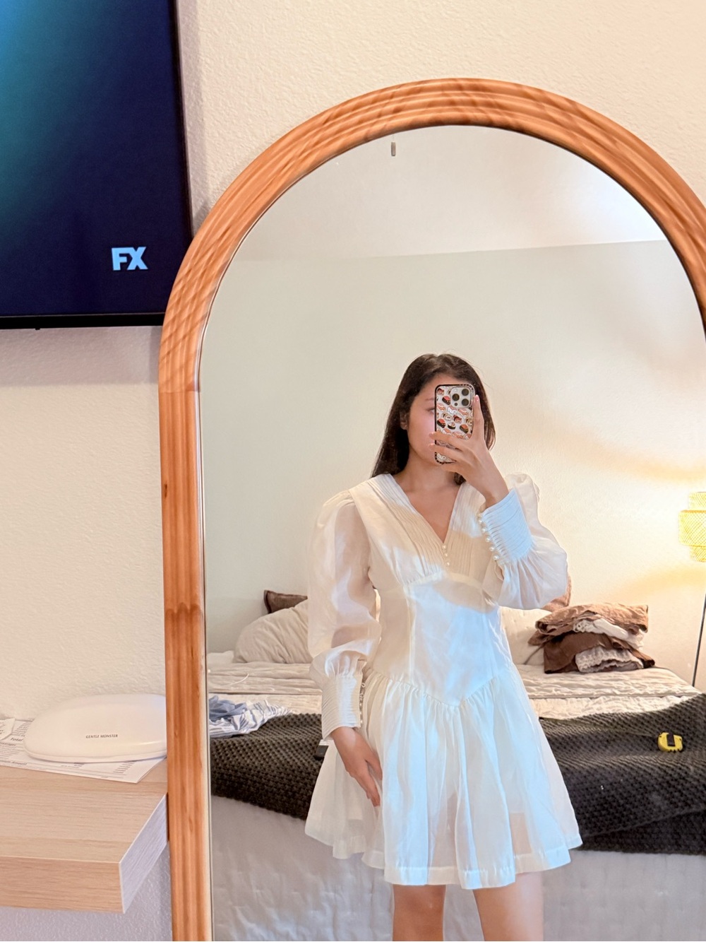 Women’s White Puff-Sleeve V-Neck Mini Dress